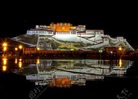 西藏之布达拉宫夜景图片