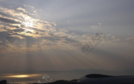 深圳2011大运会开幕式场馆的早晨图片