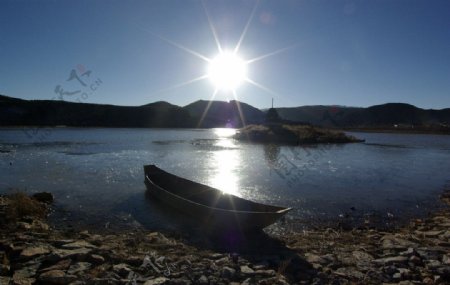 拉姆央措湖图片