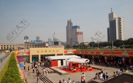 济南泉城广场全景图片