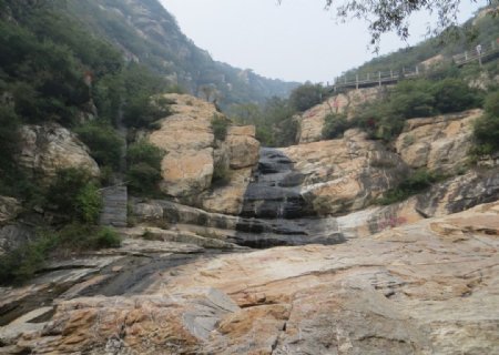卢崖瀑布图片