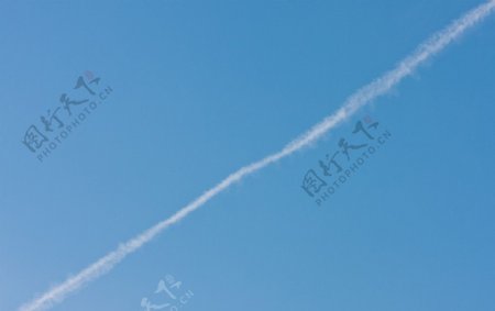 喷气式飞机的痕迹图片
