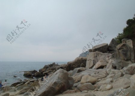 海边的大岩石图片