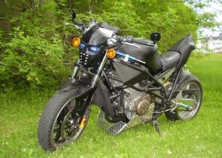 双缸超级摩托车图片