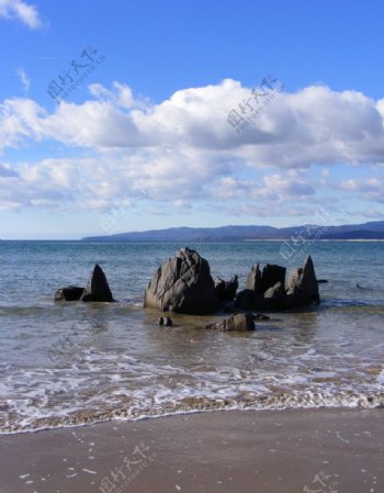岸滩岩石风光图片