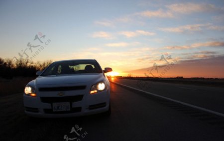 高速公路日落迈瑞宝图片