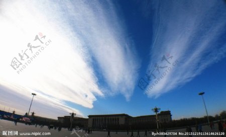 人民大会堂前的云图片