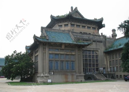 武汉大学老图书馆侧面图片