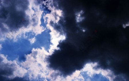 乌云盖顶图片