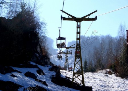 冬季高山缆车风光图片