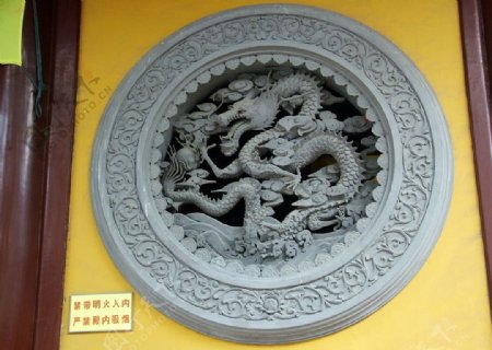 龙华寺雕花窗图片