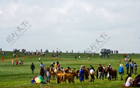 蒙古国草原上的人们图片