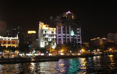 城市江边夜景图片