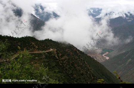 瀾滄江峽谷與覺巴山麓图片