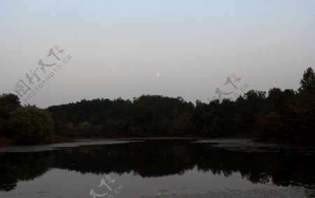 青山流水图片