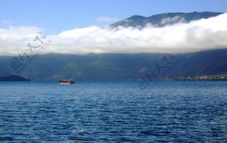 云南泸沽湖风光图片