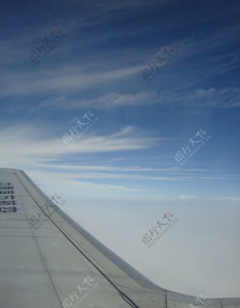 飞机窗外白云图片