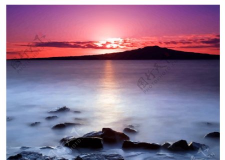 湖泊夕阳背景图片