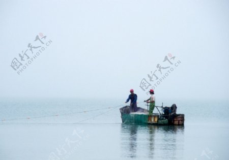 海上渔人图片