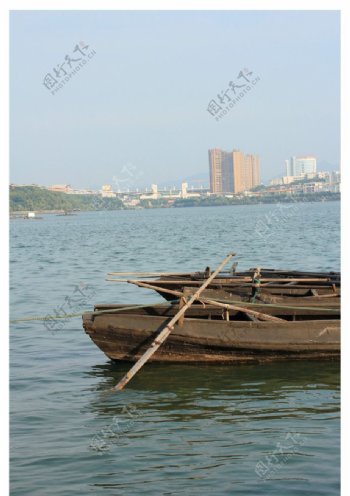南湖上的木船图片
