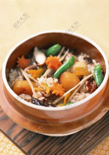 日本料理石锅拌饭高清图片
