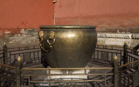 故宫铜铁缸图片