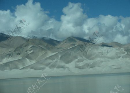 新疆雪山自然风景图片