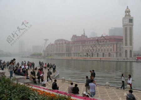 天津火车站边的海河图片