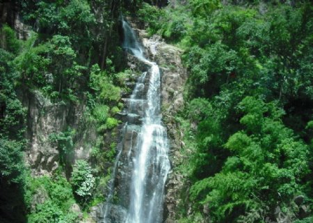天然瀑布图片