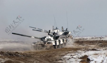T80主战坦克图片