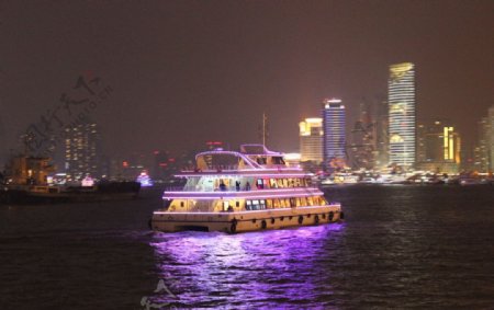 黄浦江游船夜景图片