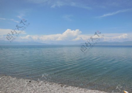 新疆行之清澈的赛里木湖图片