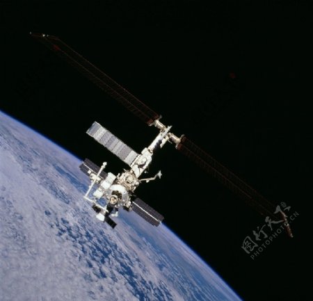 STS105太空任务拍摄的空间站照片图片