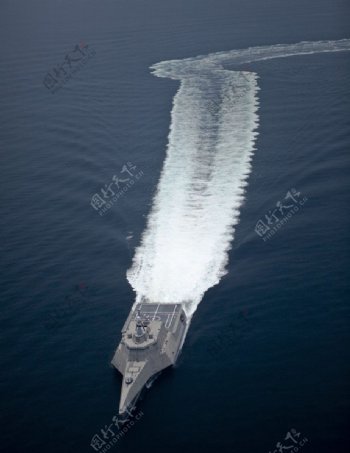 美国独立号濒海战斗舰图片