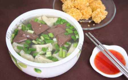 猪血鱼豆腐汤图片