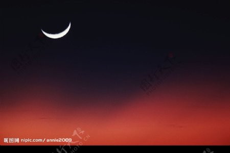 半月夜空图片