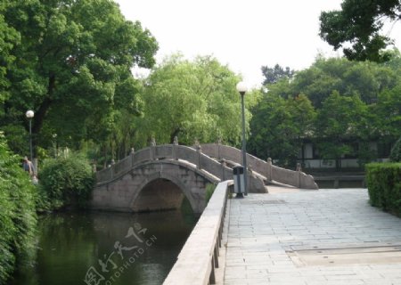 公园拱桥图片