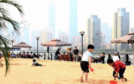 上海外滩的人工沙滩图片