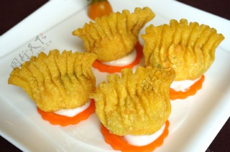 沙律明虾饺图片