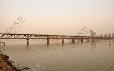 夕阳下的钱江一桥图片