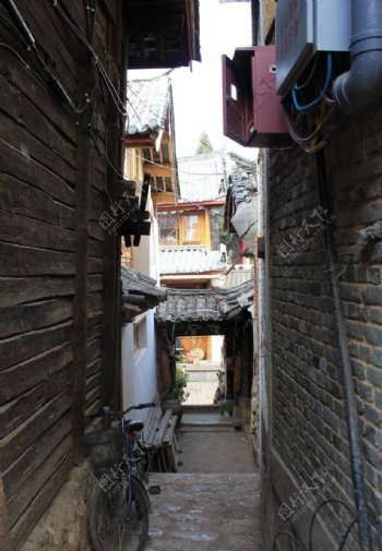 丽江的一条小巷图片