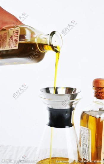 进口橄榄油初榨橄油图片