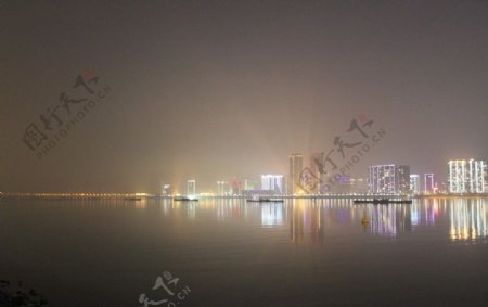 钱塘江对面的滨江图片