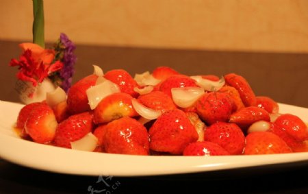 百合草莓图片
