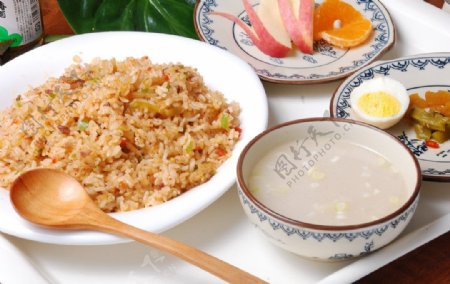 辣白菜炒米饭图片