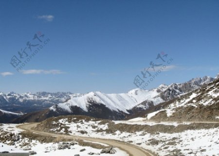 雪山之路图片