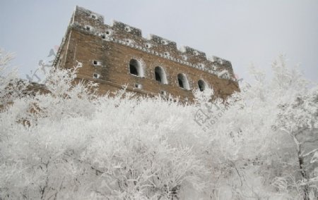 雪中烽火台图片