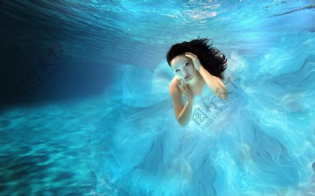 水下婚纱图片