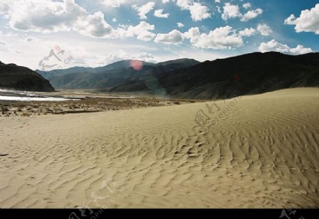 西藏的沙滩图片