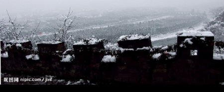 雪中都江堰图片